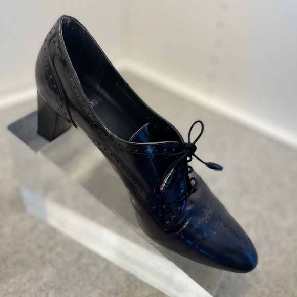 Stuart Weitzman Leather Shoes! - Picture 9 of 14